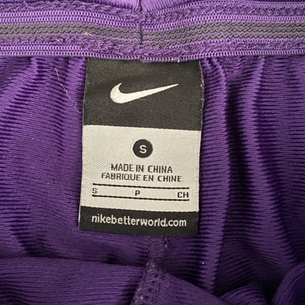Nike Women’s Athletic Running Shorts Size Small Purple Fuchsia Mesh No Pockets - Picture 3 of 7